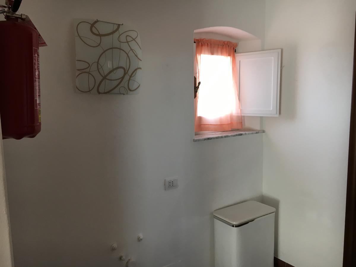 Montemarcello Room And Bathroom อาเมเกลีย ภายนอก รูปภาพ