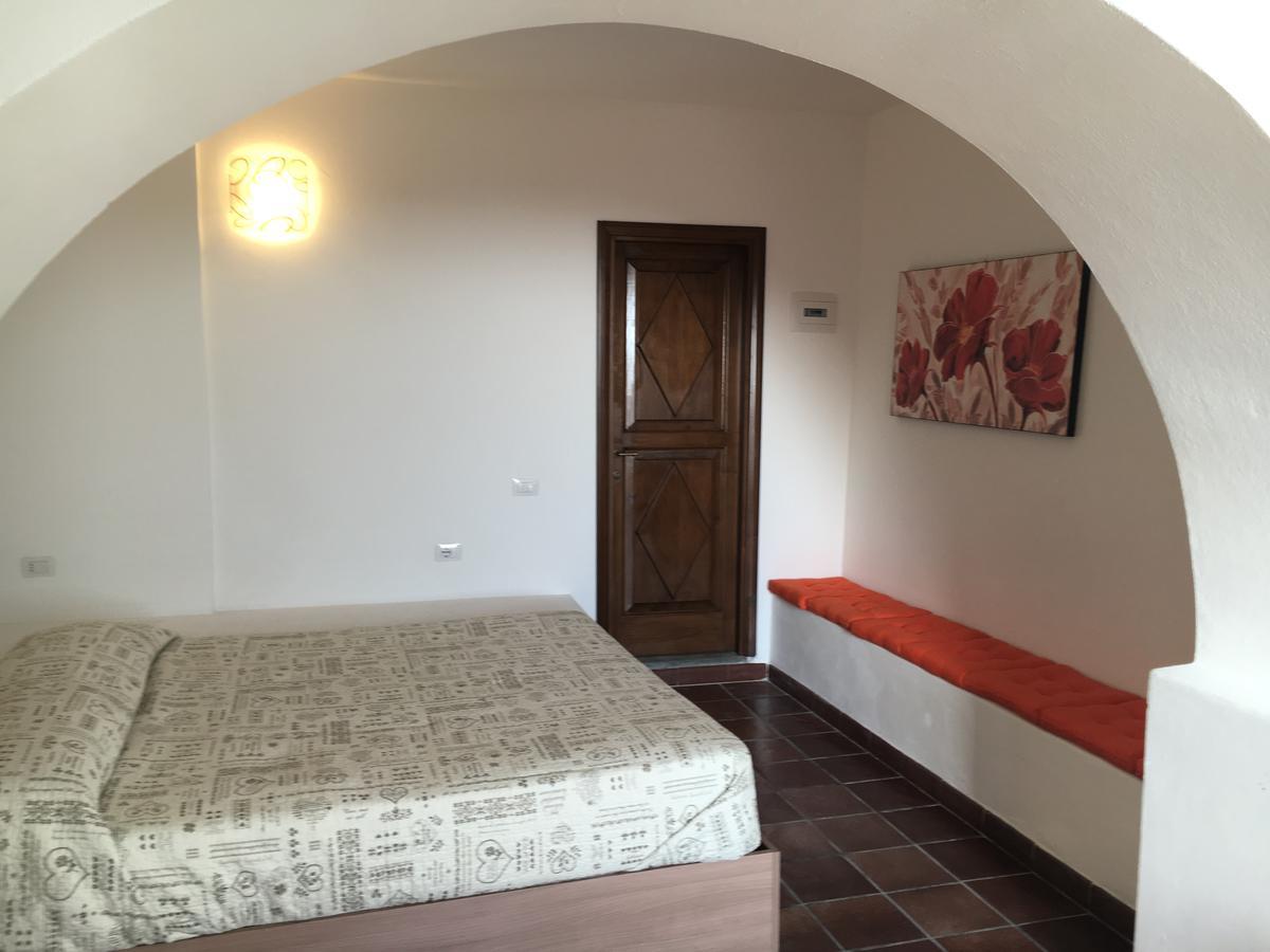 Montemarcello Room And Bathroom อาเมเกลีย ภายนอก รูปภาพ